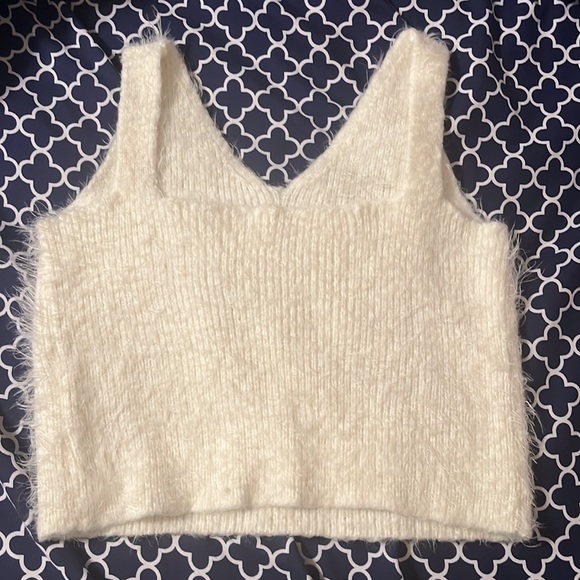 Fluffy White sweater soft furry tank. 100% polyester - Picture 2 of 7